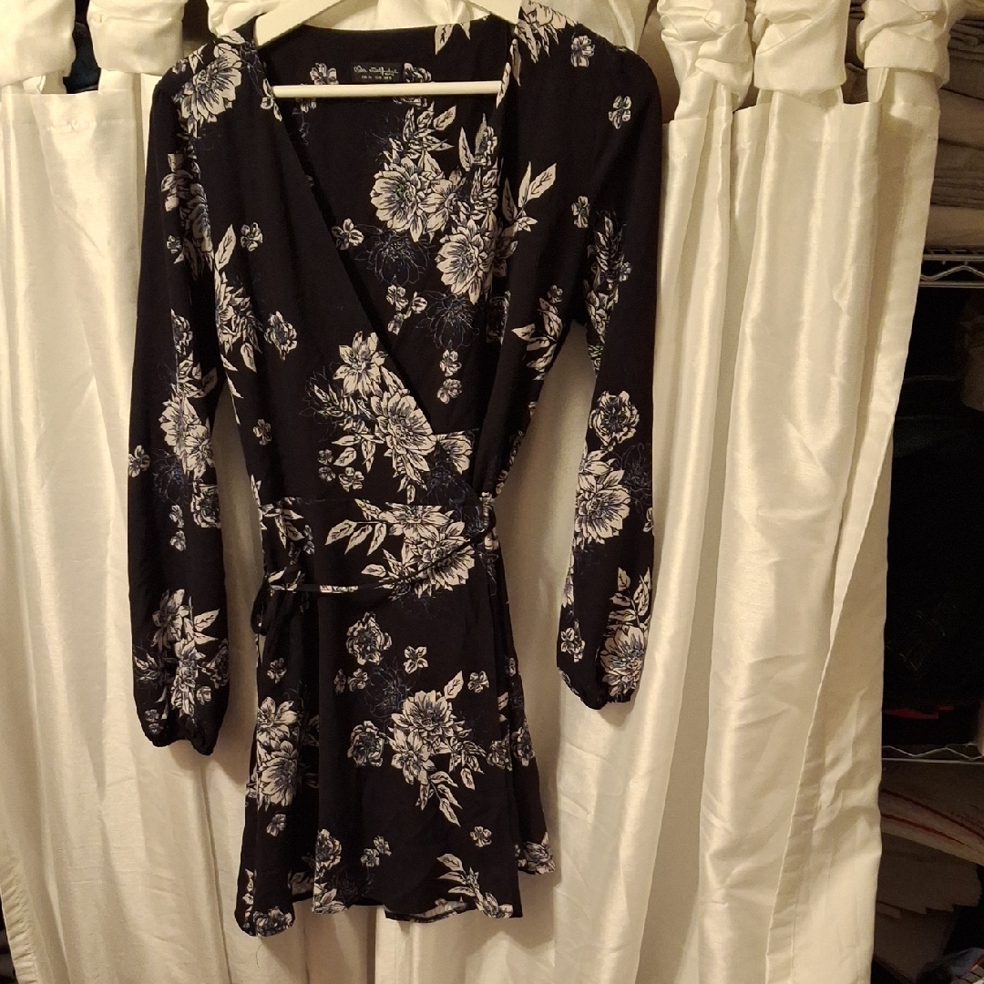 Miss Selfridge Black And White Floral Wrap Dress 4
